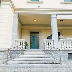 Regal Villa With Como Lake View And Free Parking