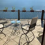 Beautiful Villa With Private Access To The Lake.