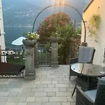 Beautiful Villa With Private Access To The Lake.