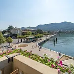 Appartamento Esclusivo Fronte Lago, In Centro A Como Con Garage