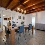Two Bedroom Apartment With Garage - Larihome A56
