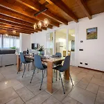 Two Bedroom Apartment With Garage - Larihome A56