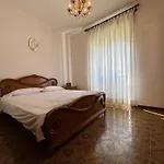 Apartment At Few Steps From The Lake - Larihome A16