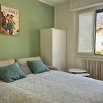Cozy & Budget Apartment Near The Beach