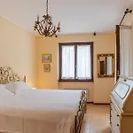 Menaggio Cozy Apt - W/ Veranda & Private Parking