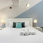 Attic In Como Center + Parking