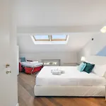 Attic In Como Center + Parking