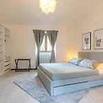 At Home-Como Lake