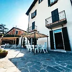 Terrace Lake View Moltrasio
