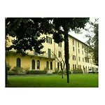 Caroline Comfortable Holiday Residence