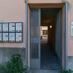 Welcomely - Lake River Apartment