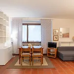 Como Cozy Studio Apartment