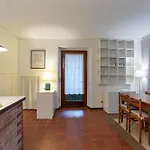 Como Cozy Studio Apartment