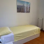 Life Is Good - Front Lake Apartment In Villa