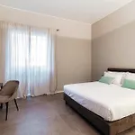 Como Lakeside Suites