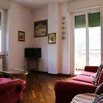 Como Lake Kosmopolitan