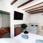 Sahara & Amazzonia Luxury Rooms- The House Of Travelers