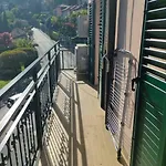 The Running Lake Holiday Apartment - Villa Olmo