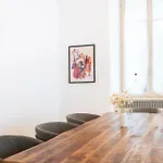 Red Room Luxury Apartment