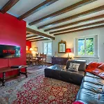 Lakefront 1800S Villa Private Dock, Art Luxury