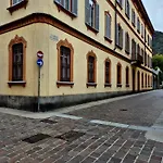 La Perla Como Town