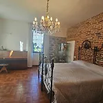 Villa Lago Ground Floor- Pet Friendly Stay-Private Garden-Parking-Lake View - Bike Friendly Holiday House