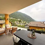 Like Heaven Argegno Pool & Lake View