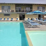 Glamping Italia 90 Mini Lodges
