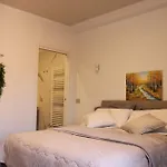 Holiday House - Como Center