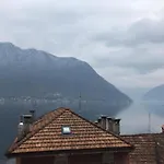 The Family House - Apartment With Balcony And Lake View