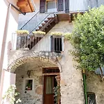 Casa Del Borgo: Appartamento Immerso Nel Verde A/C