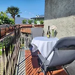 Laura\'S Cottage With A View Of The Lake And Mountains
