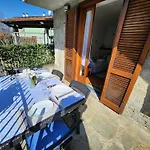 Laura\'S Cottage With A View Of The Lake And Mountains