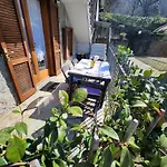 Laura\'S Cottage With A View Of The Lake And Mountains