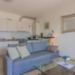 Golden View Apartment