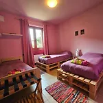 Villa Iris -Pet Friendly Stay - Garden - Private Parking- Bike Friendly Holiday House