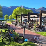 Villa Iris -Pet Friendly Stay - Garden - Private Parking- Bike Friendly Holiday House