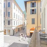 Independence Apartment With Balcony By Rent All Como