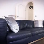 Como Design Apartment - Bymyhomeincomo