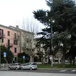 Gira Guest House