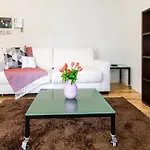 Stylish Joivy Flat With Garden