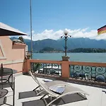 Rodrigo Lake Side Suite
