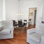 Rodrigo Lake Side Suite
