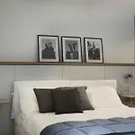 Suite & Pool-Como House-160 Mt-Private Indoor Swimming Pool, Heated All Year-Private Covered Parking-Private Garden And Terrace-Fully Equipped Kitchen