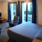 Apartment With Private Pool And Garden At Como Hills