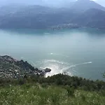 In Centro Ca\' Leandro Vista Lago