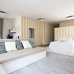 Aria Como Center Suite