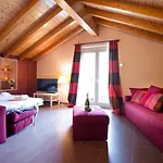State Of The Art Home Suite With 180 Degree Panoramic Lake View, Pool And Spa Sleeping Up To 10 Guests By Italian Apartments