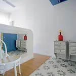 Como 14 - By House Of Travelers -
