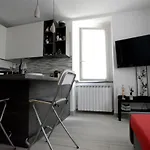 Lacasetta _ Como Lakeview Terrace Renovated Apartment